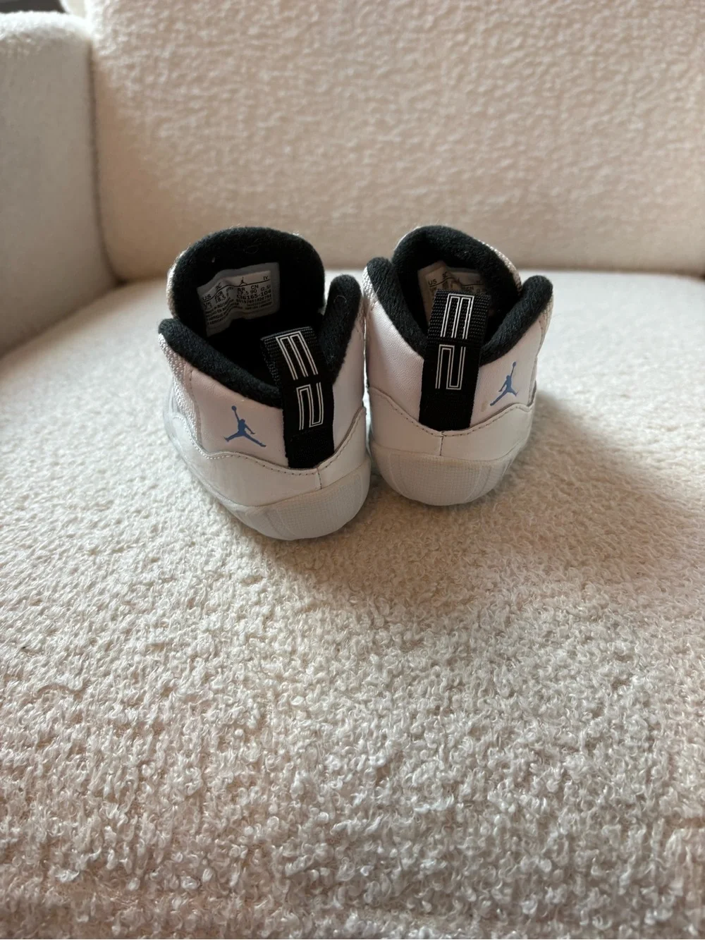 Jordan Kids Beige and Blue Low-Top Sneakers